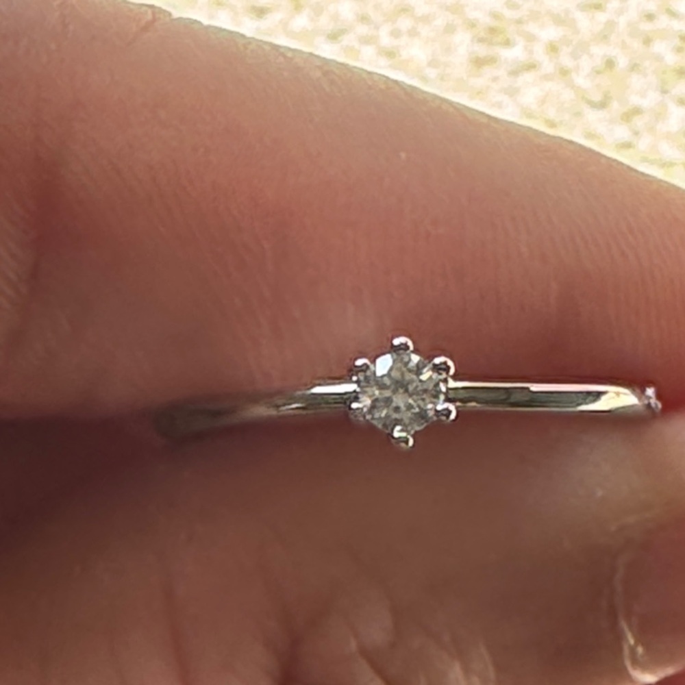 ****Silver band with cz stone. Size 8